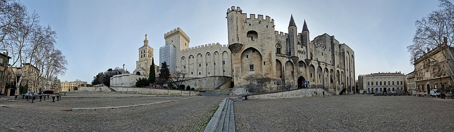 Avignon, Papeška palaca, 21. 2. 2024. Slika je vidna v Google Chromu.