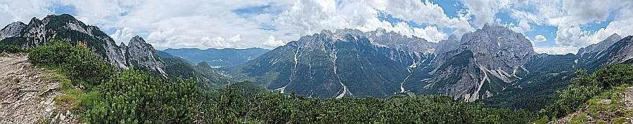 Pogled na ostenja Špika in Škrlatice, 17. 07. 2024