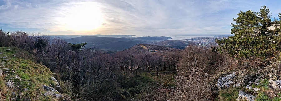 Pogled na Tržaški zaliv iz Socerba, 20. 12. 2025